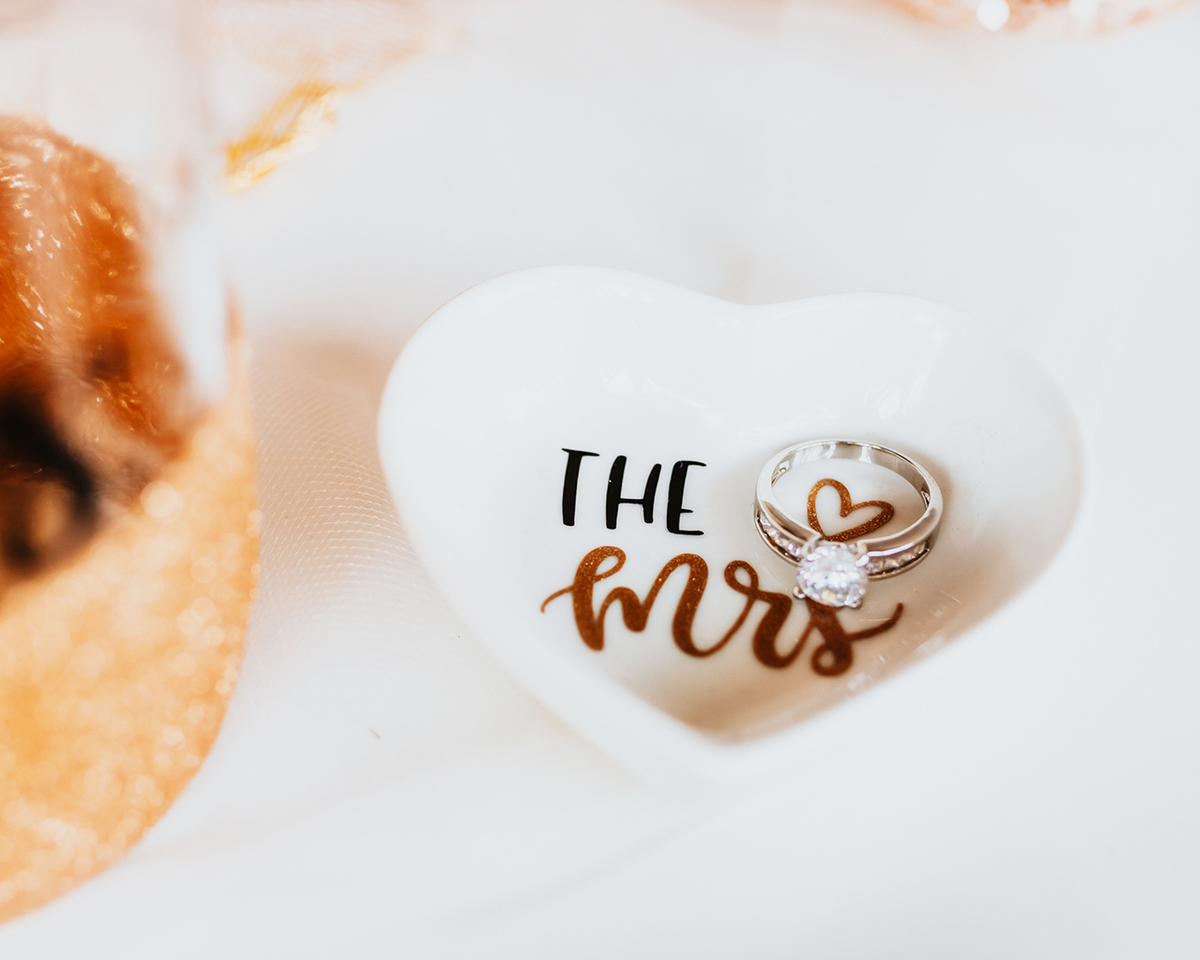 The Mrs Ring Dish Holder